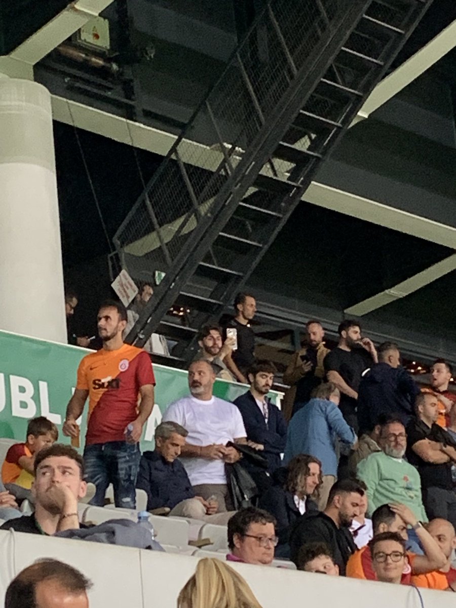 MiranZore's tweet photo. Na tekmi @nkolimpija - @GalatasaraySK tudi #dejanstankovic in #milenkoacimovic https://t.co/0yE7rAd6TJ