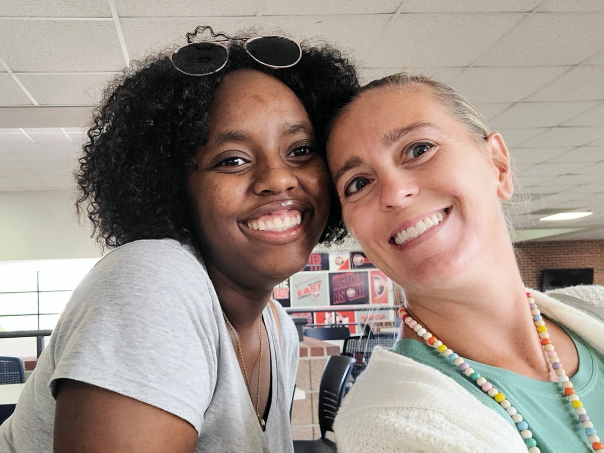 It's always a great day when recent graduates drop by for a visit! <a href="/OlatheCivicLead/">OlatheCivicLead</a>  #adulting #theygrowupsofast