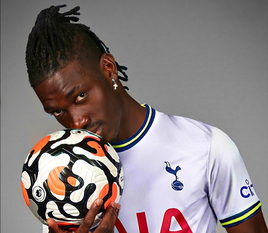 هذا اللاعب اليوم خيالي ، لنكن واقعيين لاعب بوسط برشلونة كله مسح بهم الأرض أنا منذ مدة لم أشاهده لكن إن كان هذا مستواه في أغلب المباريات فكان من المفروض الذهاب إليه لتعويض بوسكتس حقيقة لاعب وسط رائع