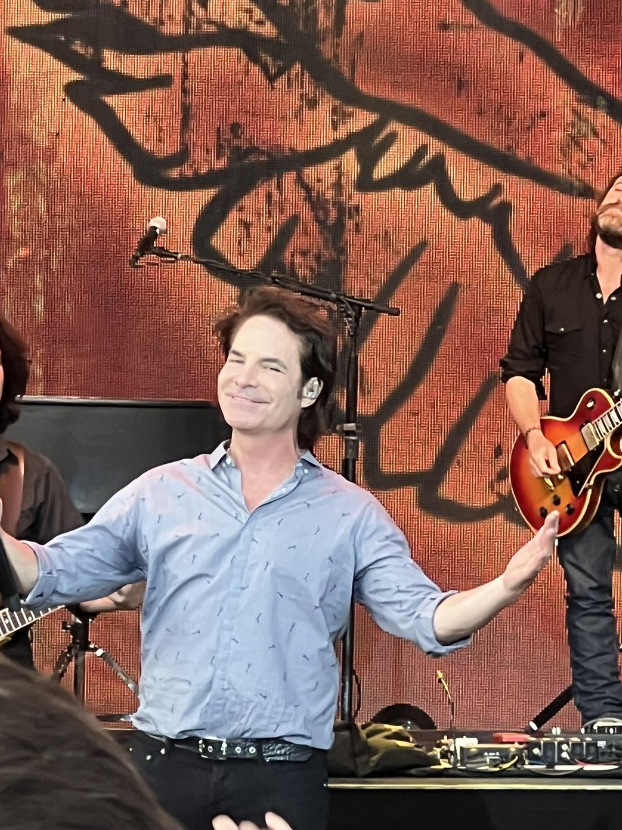 kjmw's tweet photo. Such an on-fire @train show last night at @MeijerGardens!!!  Energy was electric; thanks for bringing it #patmonahan! https://t.co/ata72GRapM