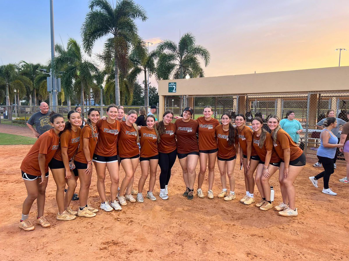 Had a great summer season with my teammates. Thank you @Coach_TorresFLG for everything. Ready for the fall 🧡🤍#Goldallday 🥎