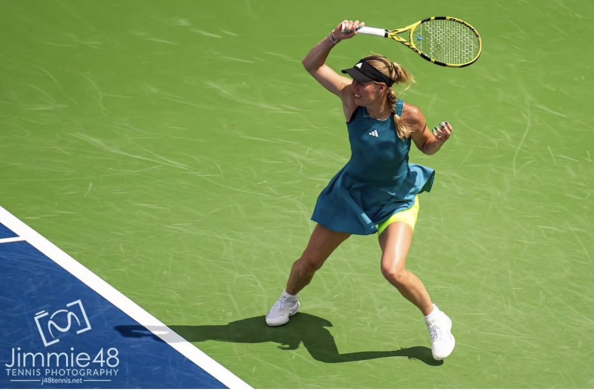 CaroWozniacki's tweet photo. 3 years, 8 Months, 2 kids later! We are back baby!! Feels good to get the W today! 💪🏻
📸@jimmie48tennis https://t.co/xza63fD9KH