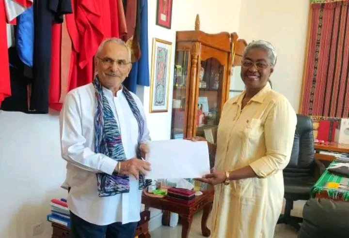 CUBA NO ESTÁ SOLA!
Presidente d Timor Leste 🇹🇱, Dr. José Ramos Horta recibió a la embajadora de Cuba🇨🇺 Grisel Alina Aldama. Conversaron sobre la participación en la Cumbre G-77 +China a celebrarse en septiembre, y sobre LA COOPERACIÓN ENTRE LOS DOS PAÍSES. #MejorSinBloqueo