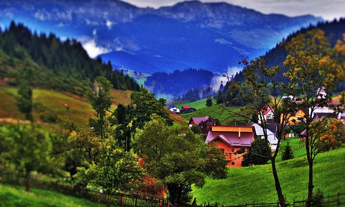 Travel_2Romania's tweet photo. Places to see, ways to wander, and signature experiences. #Fundata #Brasov #DiscoverRomania
https://t.co/ju3OWOzE5a https://t.co/ZOCW6759yD
