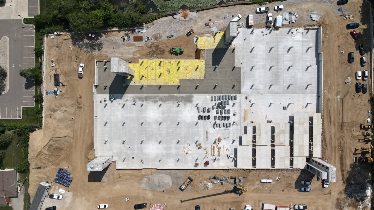 FabconPrecast's tweet photo. Another look at Vista at Uptown in Brighton, MI! This project was on a tight timeline and needed to shorten the construction schedule; turning to precast for the vertical elements was the obvious choice. The 146 precast pieces were erected in just 15 days! #ThinkFabcon https://t.co/hWLHBi1DLH