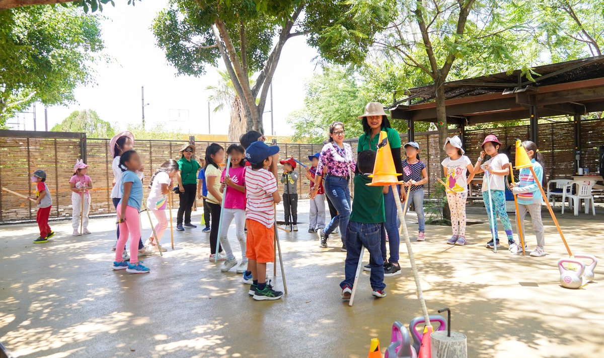 Admon_GobOax's tweet photo. 📌Con gran éxito se realiza el taller de verano en el parque Ciudad de las Canteras,☀️🎉 donde niñas y niños disfrutan divertidas actividades recreativas y artísticas al aire libre. 👧🏽👦🏽🖌️🎨 

🧵 https://t.co/FTfXvqWJiI