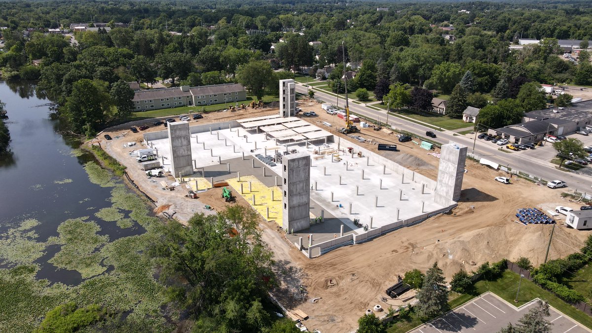 FabconPrecast's tweet photo. Another look at Vista at Uptown in Brighton, MI! This project was on a tight timeline and needed to shorten the construction schedule; turning to precast for the vertical elements was the obvious choice. The 146 precast pieces were erected in just 15 days! #ThinkFabcon https://t.co/hWLHBi1DLH