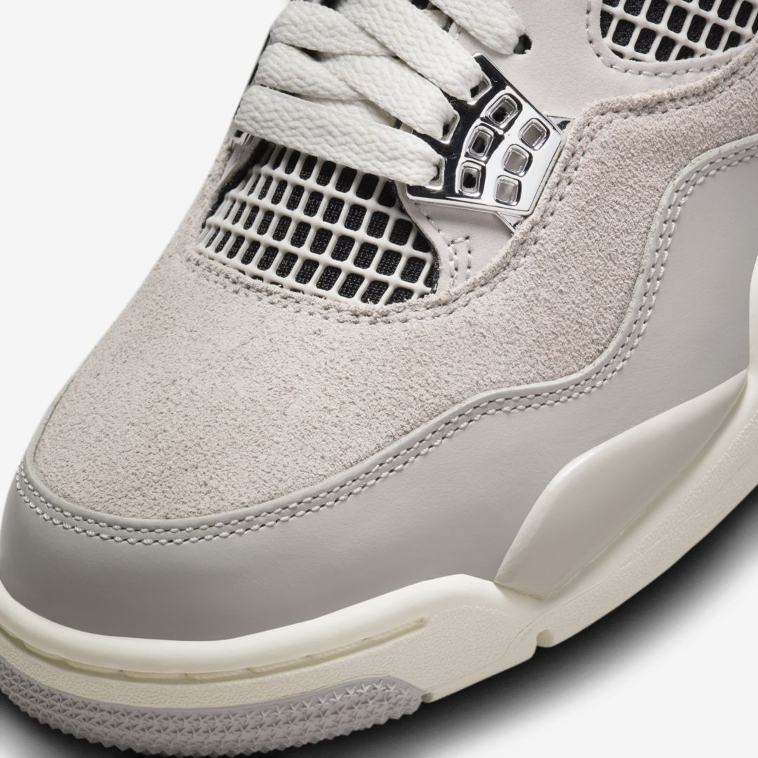J23app's tweet image. Official Images: Women's Jordan 4 Retro "Frozen Moments"