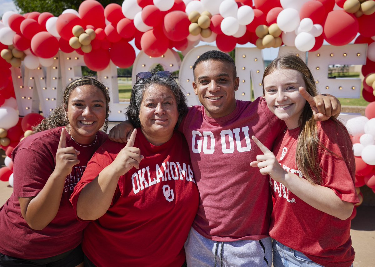 UofOklahoma's tweet photo. Thereβs nothing like that first day of Move-In feeling! πβοΈ
#OUMoveIn23 is in full swing, and we couldnβt be more excited to see campus filling up again.
Welcome to OU, Class of 2027! https://t.co/4tOJcJFxyQ