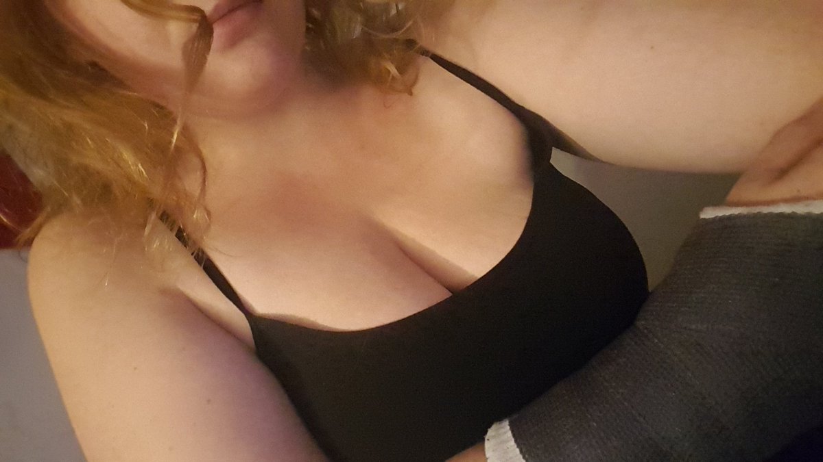 LuckyCharm1195's tweet photo. Iemand nog zin in een sessie? Let me drain you loserr😈

#findom #findomgoddess #findomdrain #paypigs #paypiggieswanted https://t.co/7MHvUxP9lq