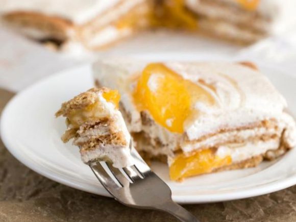 luckyleaf's tweet image. Summer's favorite fruit, peaches, meet the classic icebox cake in a match made in dessert heaven!  Whether you're hosting a backyard barbecue or just treating yourself to a refreshing summer treat, this recipe is your August must-try! luckyleaf.com/recipe/peach-i…