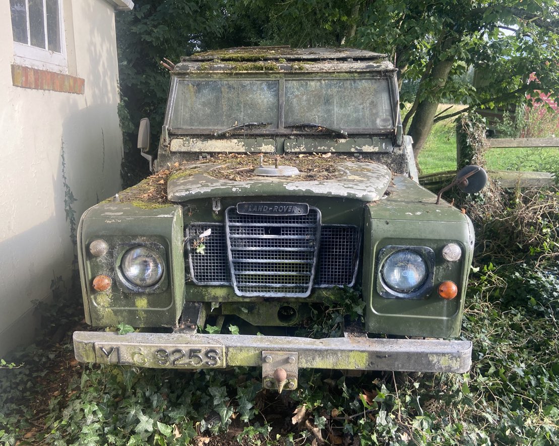 Fancy a new Land Rover….?
Affectionately known as Lumpy the Land Rover, this 88”  is looking for a new home.
In a rather fetching two-tone green colour with rare cobweb interior.
No reserve in our 5th October classic car auction.
@LandRoverOwner @LRMonthly @TheLandRoverClu