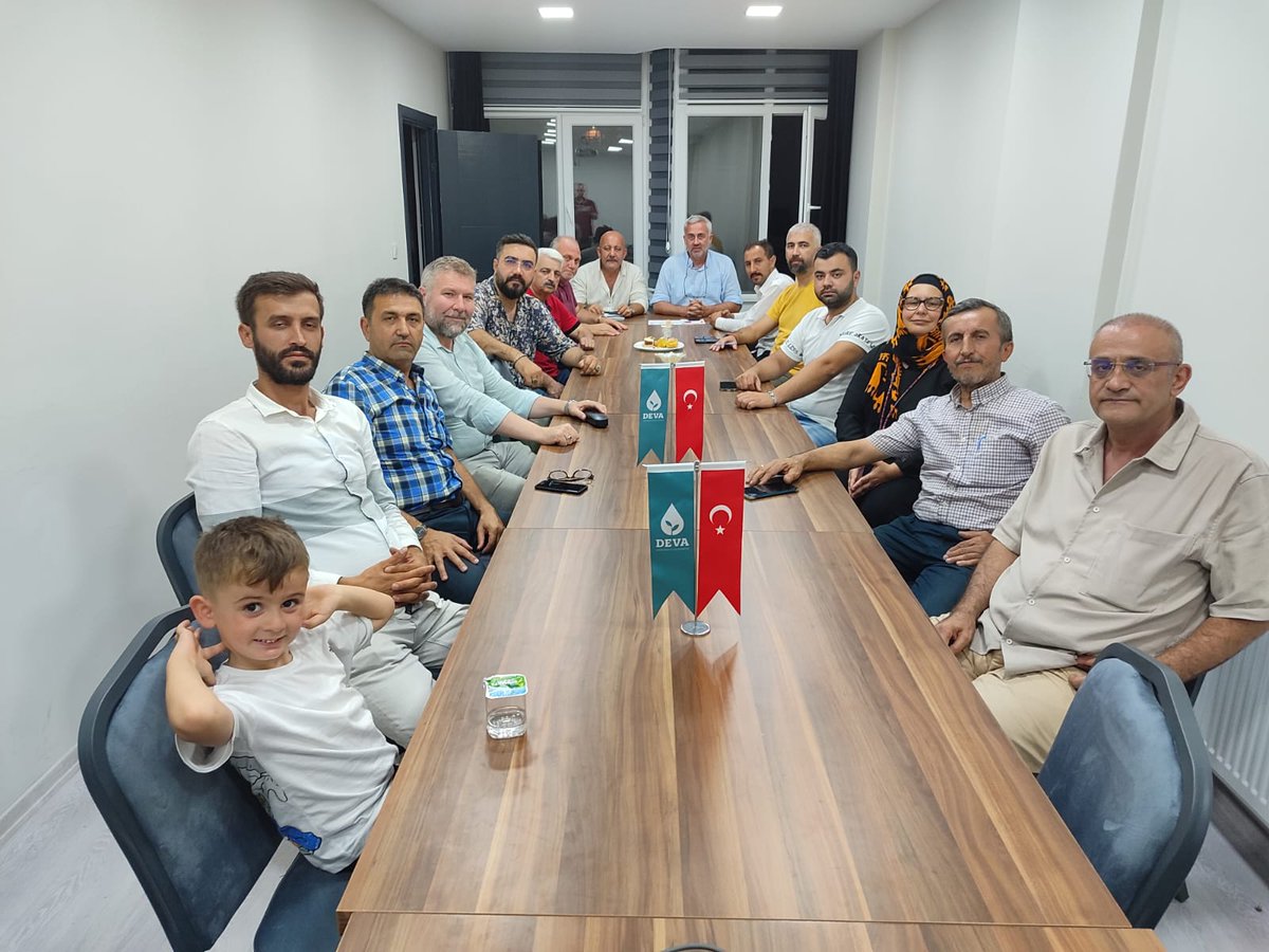 DEVA Partisi Ümraniye İlçe aylik YK. Toplantımızı gerçekleştirdik. Tarihin doğru tarafında durmanın gururu bize daha çok çalışma azmi ve sorumluluğu yükledi. Artık kandıranlar evine ülkeyi dürüst ,liyakatli kadrolara devretmenin zamanı geldi. <a href="/alibabacan/">Ali Babacan</a> <a href="/A_HakanAgaoglu/">Ali Hakan Ağaoğlu</a>