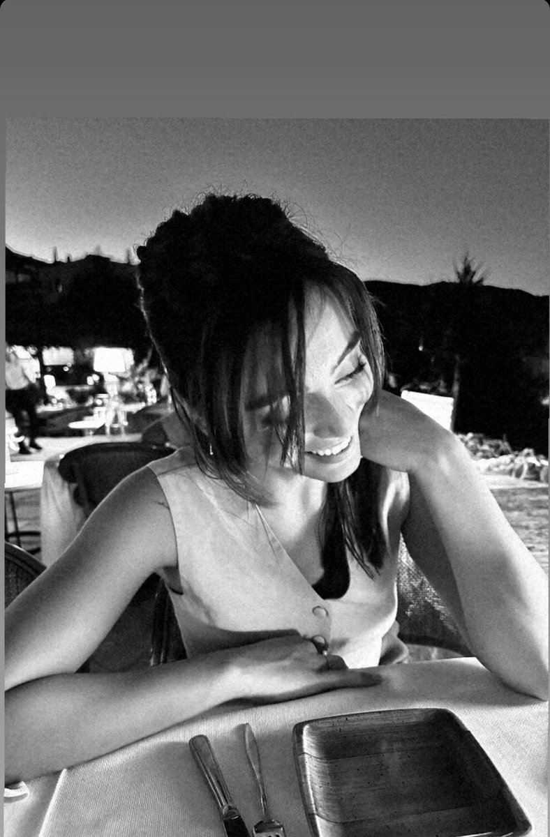 #SilaTürkoğlu 
Siyah &amp; Beyaz paylaşım📸