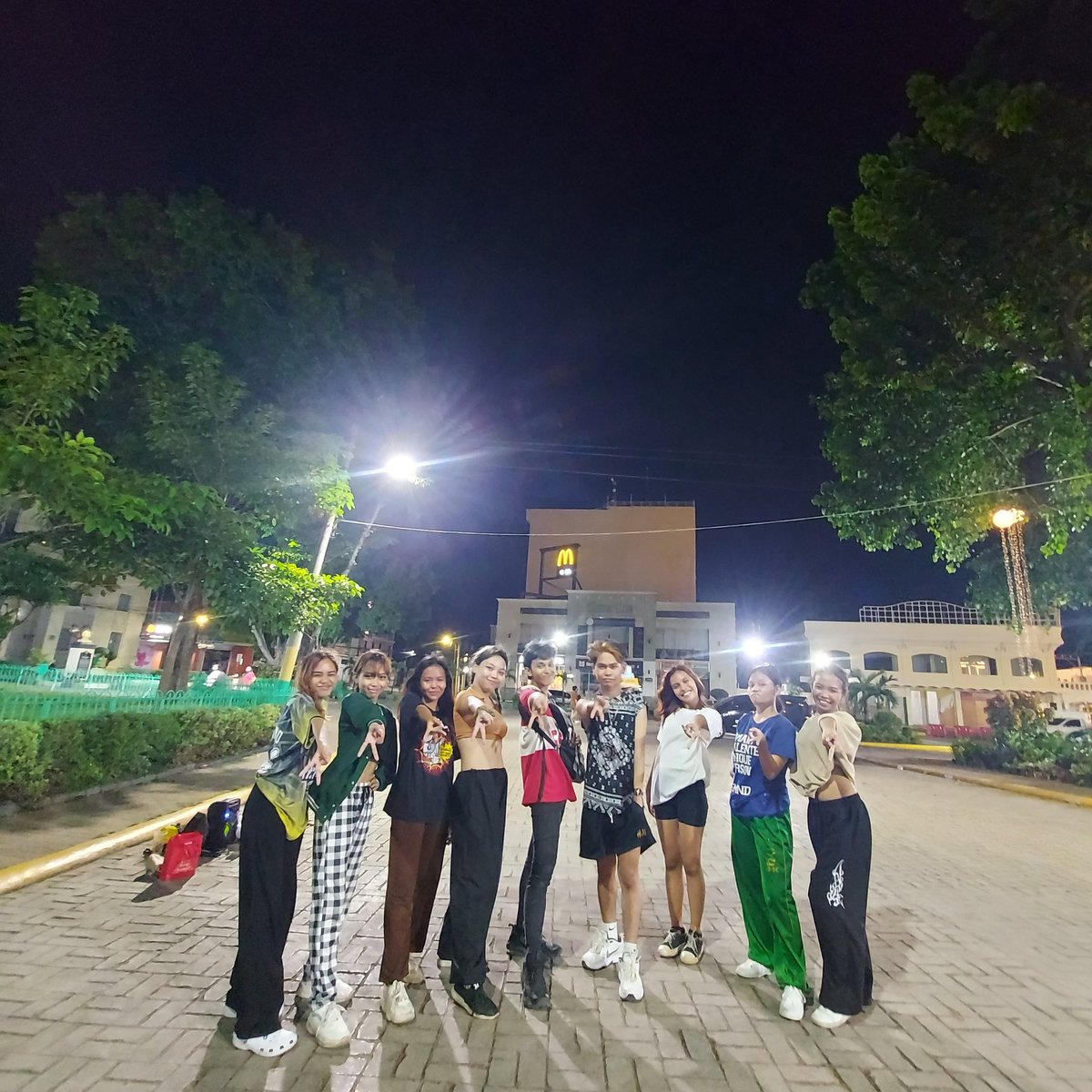 Sweetmaui_'s tweet photo. Kulbaaann na mga chickens this 13 na ang sayawwwww HAHHAHAHHAHAHAHHA https://t.co/Rizh1r0si4