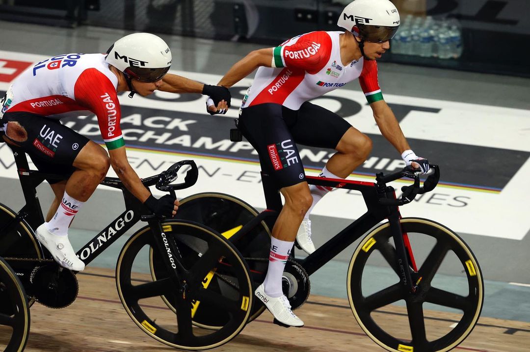 COPPORTUGAL's tweet photo. 🚴‍♂️Daniela Campos 8.ª classificada na corrida por pontos do Mundial de Ciclismo; Ivo e Rui Oliveira terminaram madison no 10.º lugar

Saiba mais em https://t.co/CzoCXv7av2

#COPortugal | 📷 FP Ciclismo https://t.co/JeJG5OCFyB