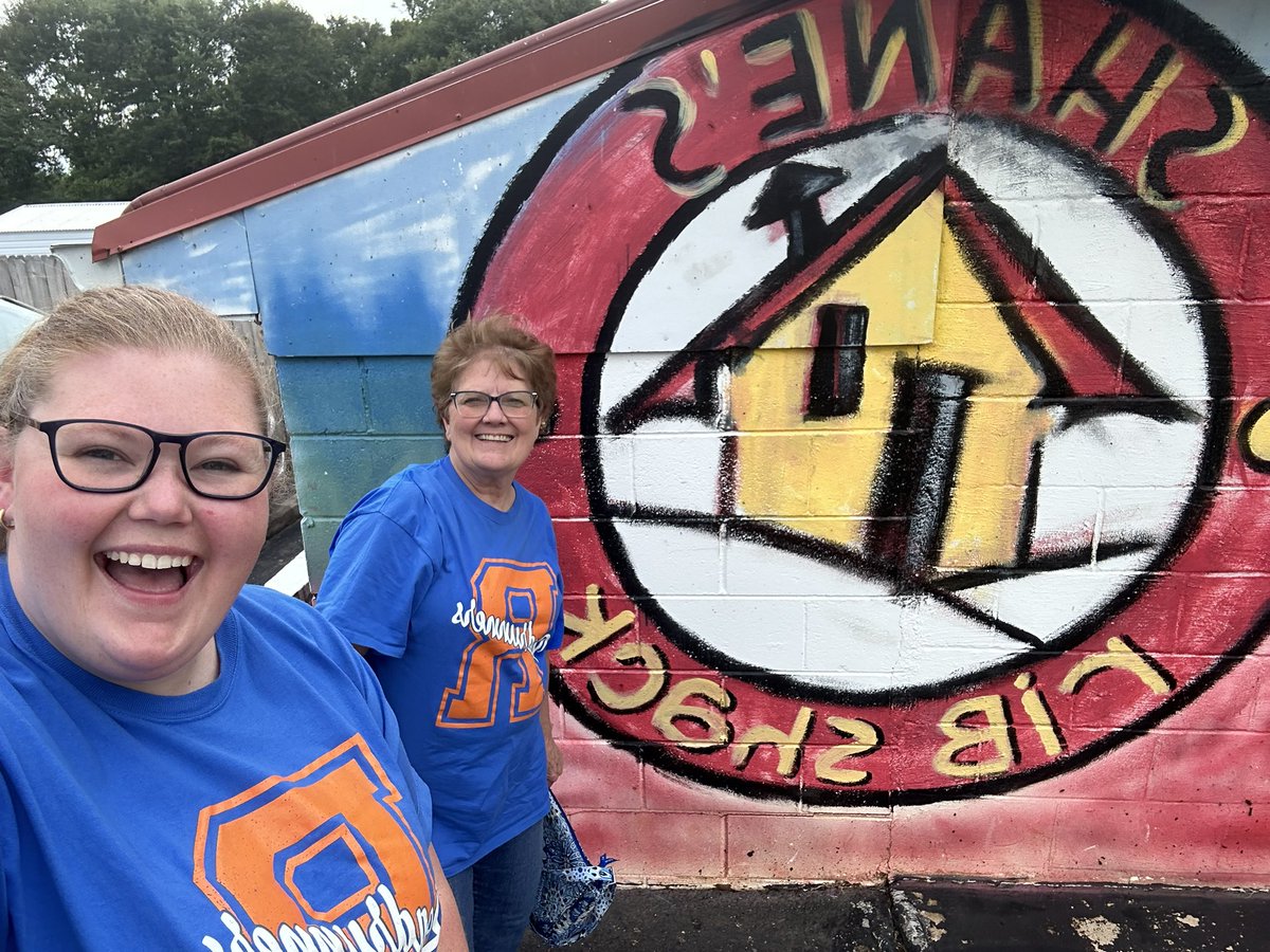 acs_mom22's tweet photo. Whatโs better than @shanesribshack81 for dinner? Shaneโs Rib Shack for lunch tomorrow too!!! Donโt forget @RSE_HCS spirit night!#spiritnight #funwiththefamily https://t.co/xOavQzQAPt