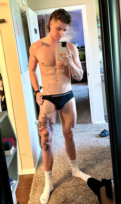 Watch Travis's leaked NSFW photo on TwXstars