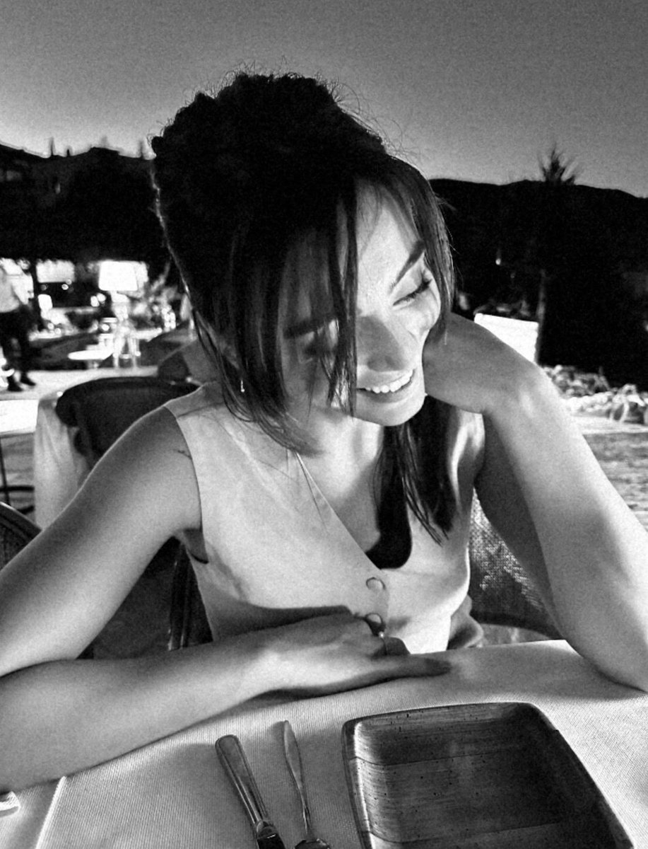 Geceyi Kraliçemiz #SılaTürkoğlu ile kapatıyorum. 👋