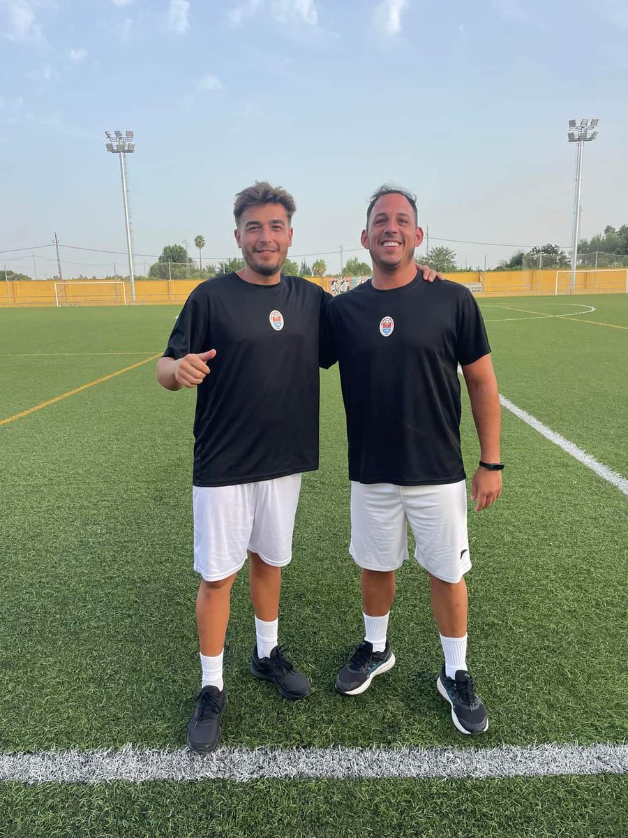 AlcoleaDelRioFC's tweet photo. 🖤 Rafa y Edu dirigirán al equipo Juvenil. 

Criado deportivamente en la casa y saben lo que es vestir los colores blanco y negros, pero ahora tendrán como objetivo dirigir los JUVENILES. 

Jesús preparador físico del equipo. 

José delgado, entrenador de portero. 

💪 Suerte 🍀 https://t.co/3KBk57qSMC