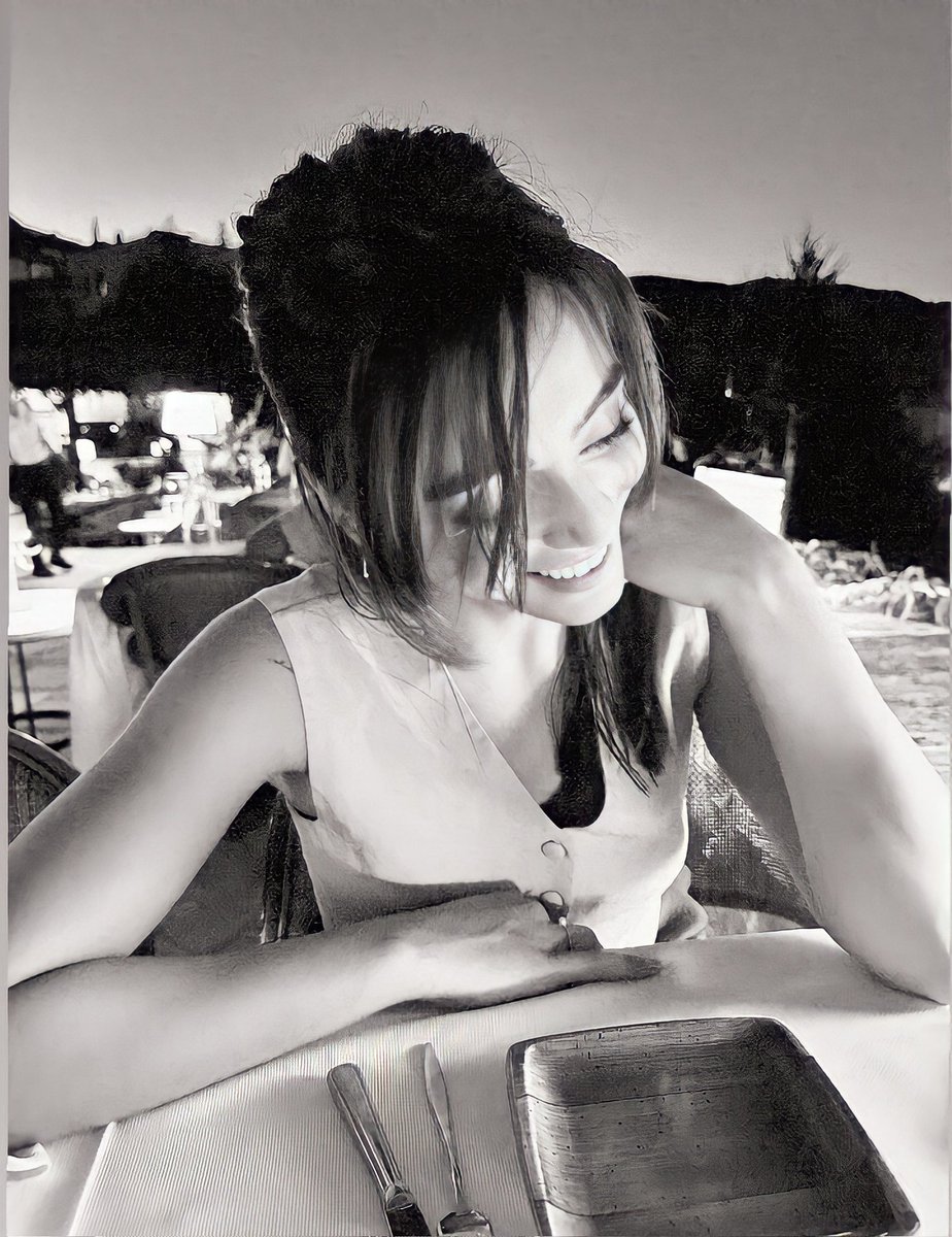 ♡🌚♡

#SılaTürkoğlu