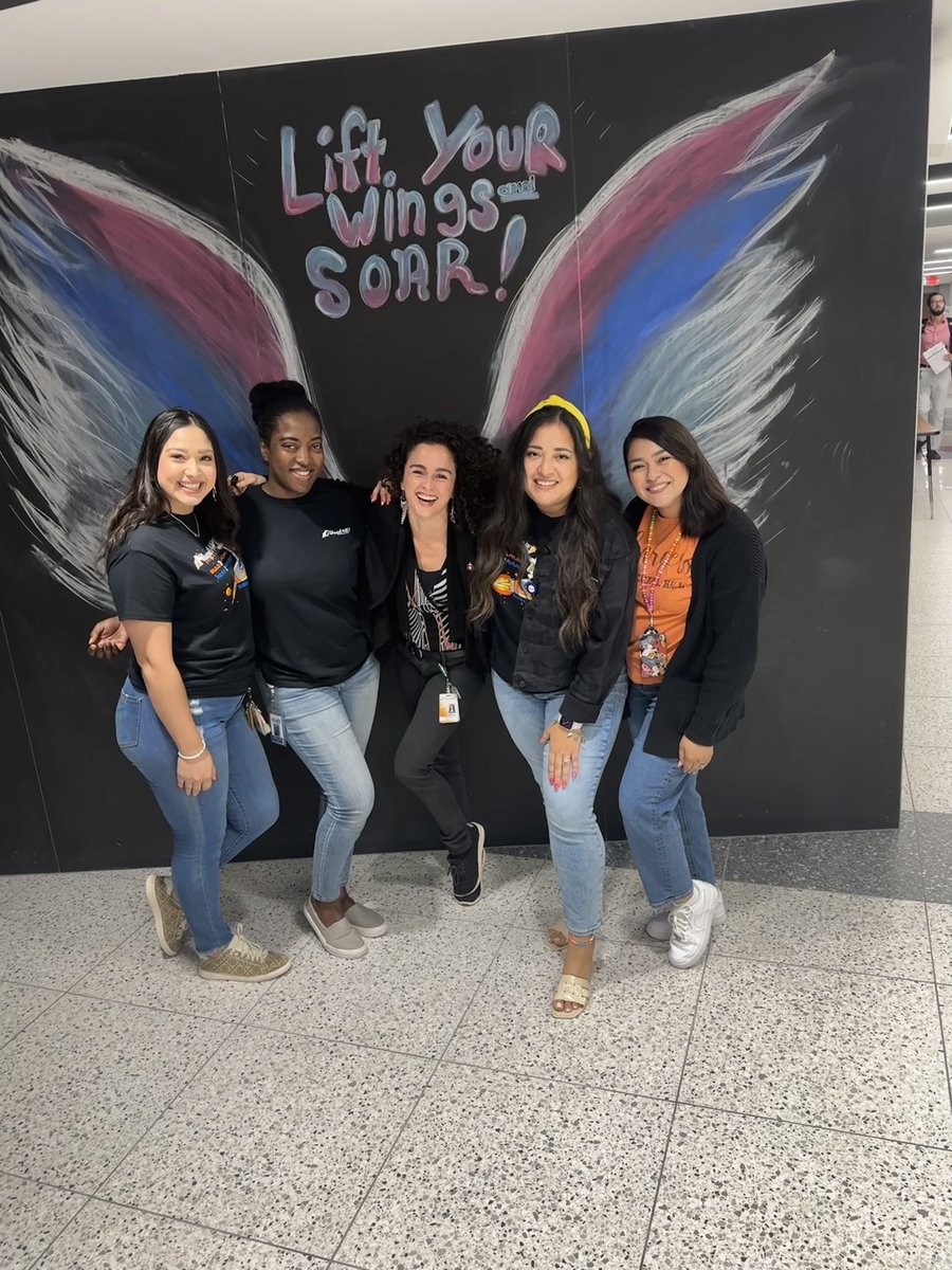 suzyinclass's tweet photo. CHP 🧡🩵 #teachertrainings #thechargerway https://t.co/Em9mFCj1HO