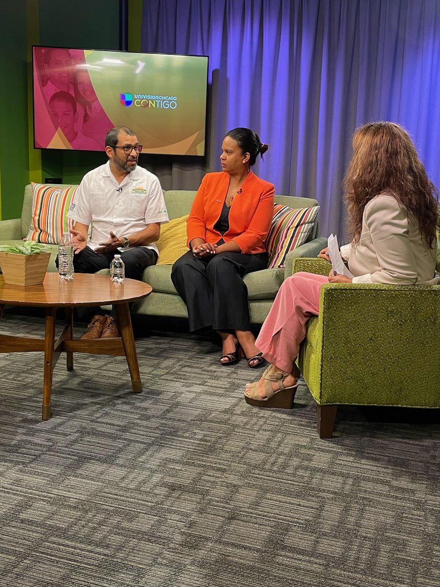 EddyBorrayo1's tweet photo. Invited to the Univision Chicago studios to talk about behavioral health, @RinconFS, Medicaid re-determination, and our Meridian partnership.
Fernanda Borrayo given a tour and opportunity to have a first hand experience as a radio host.
#RinconCares2023
#BuildingSpaces https://t.co/cqWVQhY895