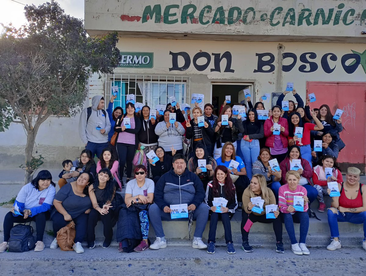 JuventudTTT's tweet photo. LISTA 504 B | RECONSTRUIR CHUBUT. 

Con los pie en el barrio y la patria en el corazón está tarde JP Evita Trelew y Promotoras Territoriales B° Presidente Peron realizó un puerta a puerta de cara a este domingo 13 de Agosto. 

Local: Mujeres de Malvinas B° Don Bosco https://t.co/8jFytSEy6G
