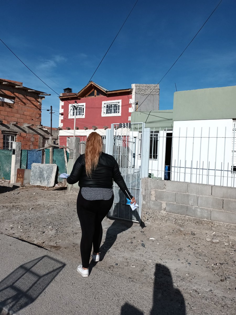 JuventudTTT's tweet photo. LISTA 504 B | RECONSTRUIR CHUBUT. 

Con los pie en el barrio y la patria en el corazón está tarde JP Evita Trelew y Promotoras Territoriales B° Presidente Peron realizó un puerta a puerta de cara a este domingo 13 de Agosto. 

Local: Mujeres de Malvinas B° Don Bosco https://t.co/8jFytSEy6G