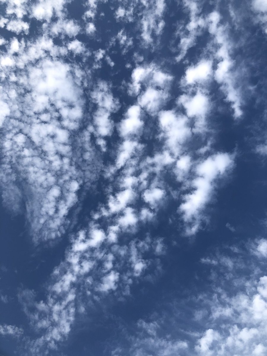 raffa3ll0's tweet photo. mi perdo a guardare il cielo come quando lo facevo coi tuoi occhi https://t.co/4DoBS8lTMG