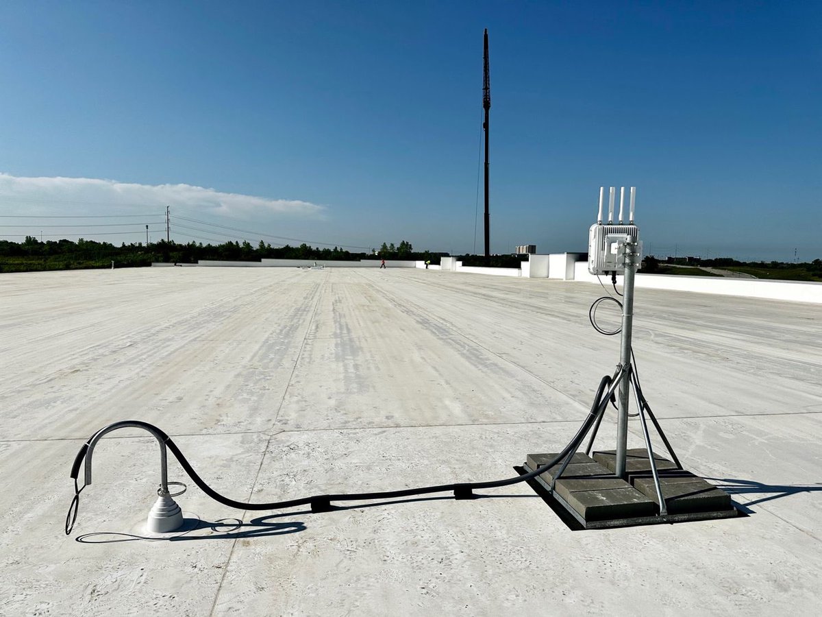 MancusoBrian's tweet photo. Meanwhile in #kansas another great #cradlepoint install.  #w2005 https://t.co/i3zntq15xQ