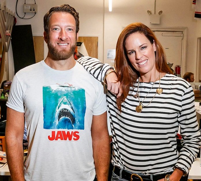 FOS's tweet photo. NEWS: Dave Portnoy has purchased Barstool Sports back from PENN Entertainment.

For the first time in a decade, @stoolpresidente owns 100% of the company.

"I'll hold it 'til I die" https://t.co/FvBZZJcAzg