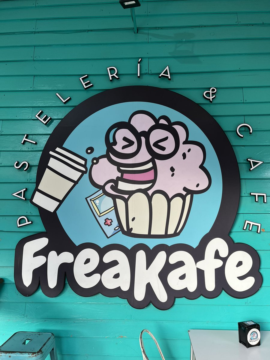 Darth_Monguer's tweet photo. Pues si hay que decir que me  traen a sitios muy chulos, se dice…y punto 😃
Comida muy buena y variada y el local…el local mejor lo veis en las fotos 🤩🤩🤩🤩🤩
Muchas gracias, @FreaKafe 😋😋😋 https://t.co/cmbfXL9Pel
