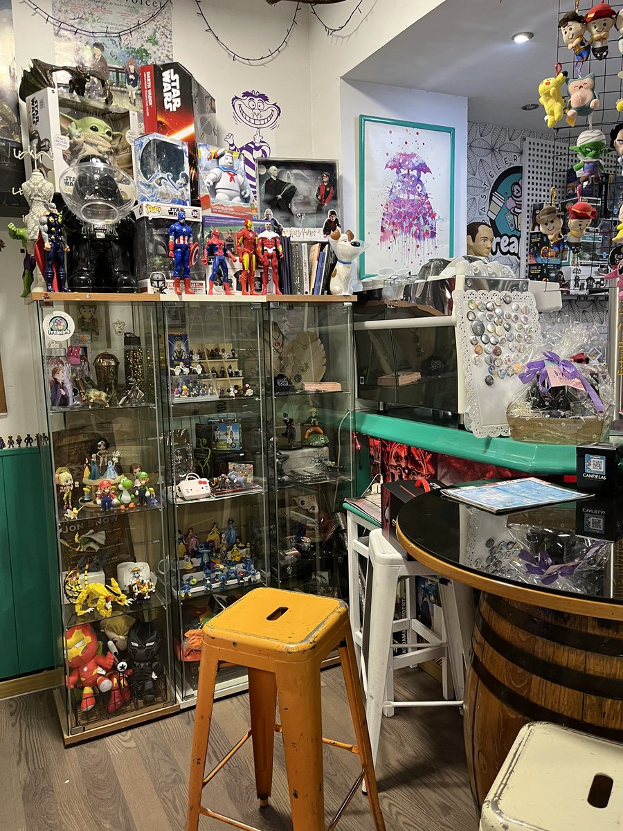 Darth_Monguer's tweet photo. Pues si hay que decir que me  traen a sitios muy chulos, se dice…y punto 😃
Comida muy buena y variada y el local…el local mejor lo veis en las fotos 🤩🤩🤩🤩🤩
Muchas gracias, @FreaKafe 😋😋😋 https://t.co/cmbfXL9Pel