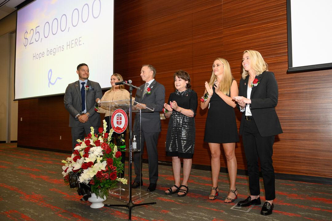TTHealthElPaso's tweet photo. #TTUHSCElPaso, along with Steve Fox, his wife, Nancy, and their daughters Paige and Ashley, announced today a historic and transformative $25 million investment that will support a future comprehensive cancer center on the #TTUHSCEP campus. 

Read more: https://t.co/S3yMVZgeHN https://t.co/vqOqhPpZcI