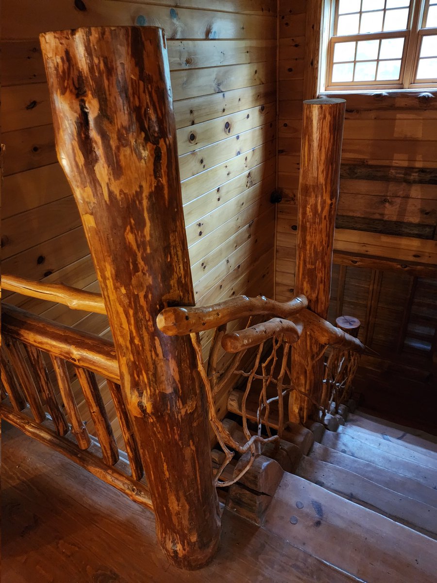 Alessio426's tweet photo. Check out this 🪵 Log cabin we're doing work on wow! #logcabin #log #cabin #woodworking https://t.co/CFYbuQyaqM