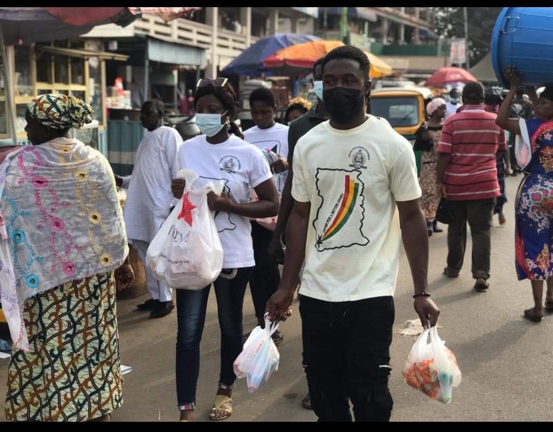 yfcm_official's tweet photo. Throwback to a day when we spread kindness and hope through our street feeding project.
Moving from one street to another, we provided food and clothes to those in need. It's more than just a meal – it's a gesture that gives hope. #StreetFeedingProject #Hope #Kindness #love #YFCM https://t.co/Q7Uxu5iaff