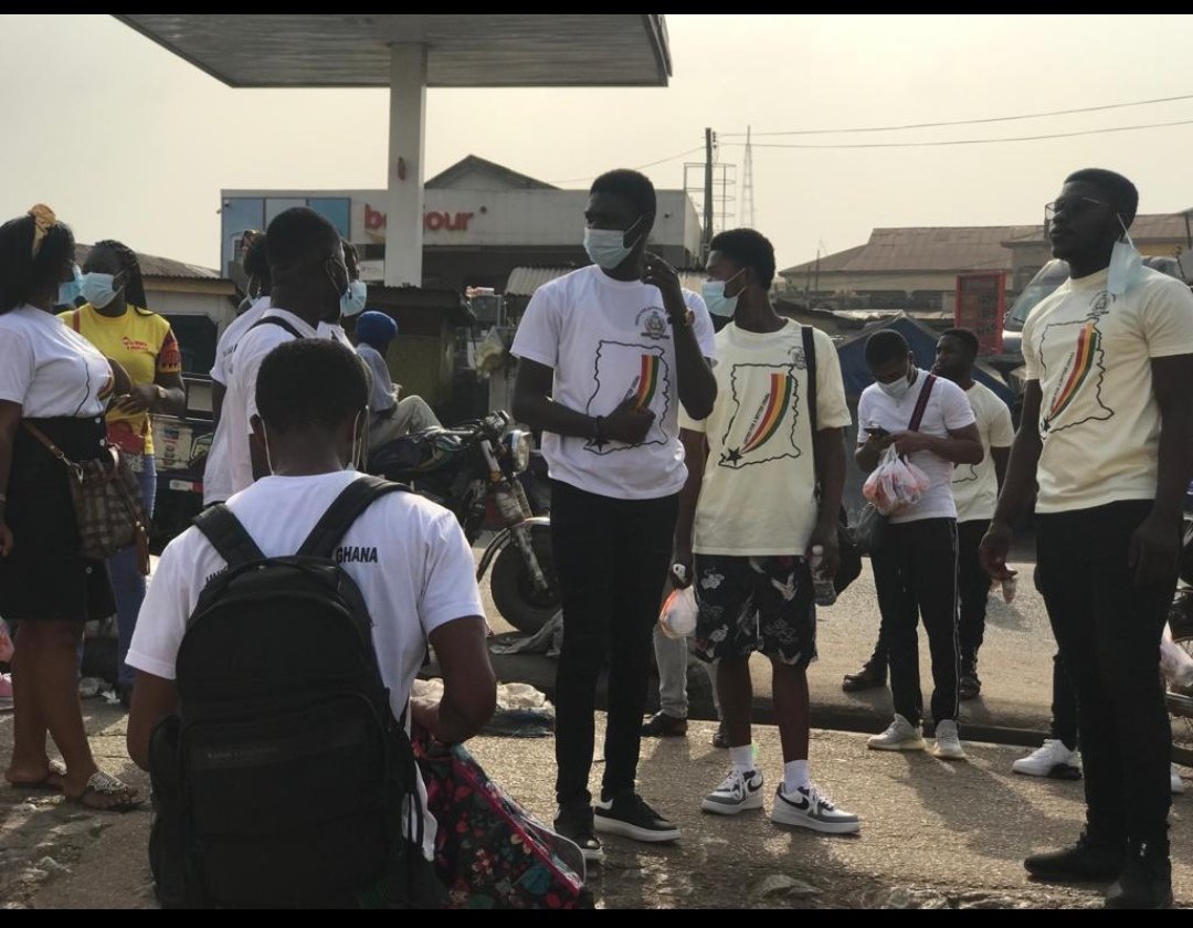 yfcm_official's tweet photo. Throwback to a day when we spread kindness and hope through our street feeding project.
Moving from one street to another, we provided food and clothes to those in need. It's more than just a meal – it's a gesture that gives hope. #StreetFeedingProject #Hope #Kindness #love #YFCM https://t.co/Q7Uxu5iaff