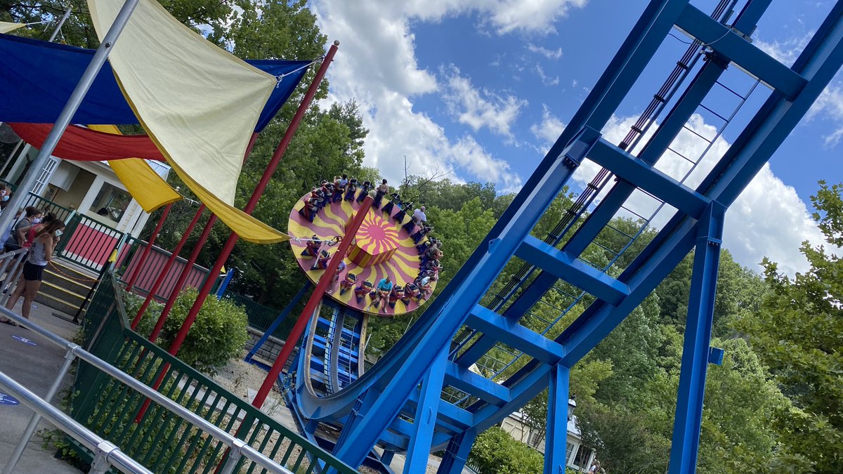 DollywoodP's tweet photo. Whee! @Dollywood #DizzyDisk https://t.co/xIH9M45cGv