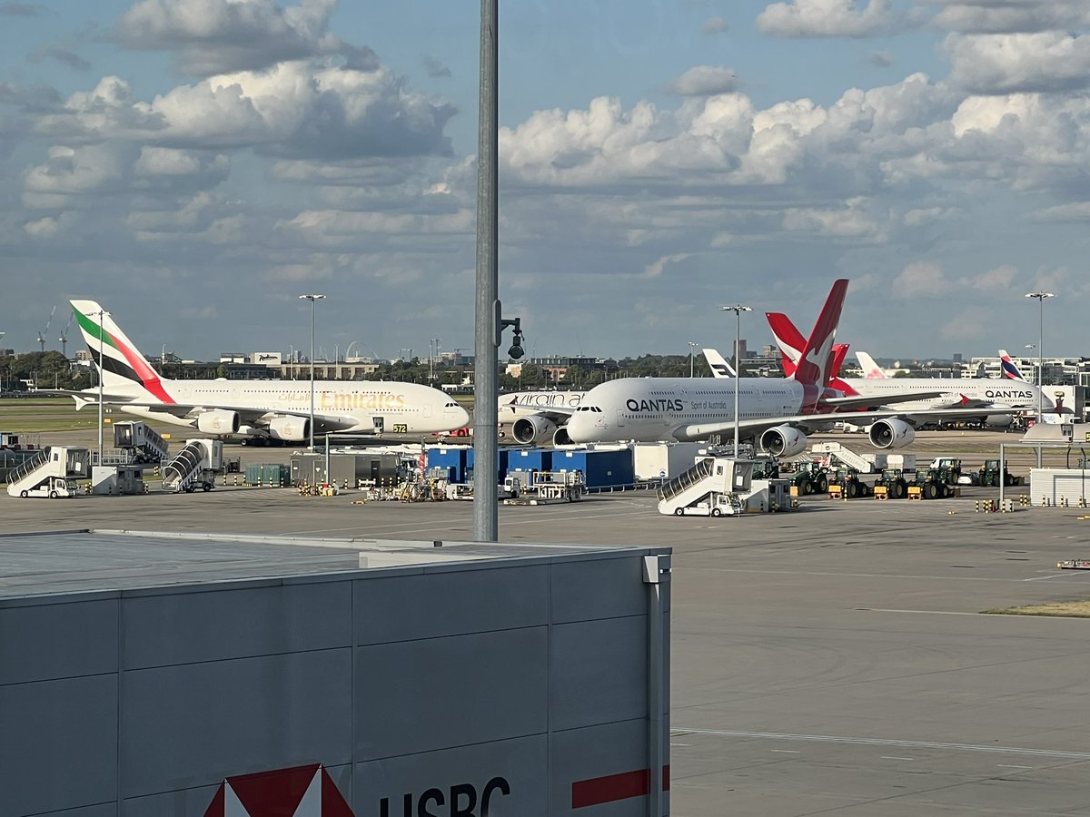 Smith103J's tweet photo. @picsthomasgg @HeathrowAirport @Qantas And here they are yesterday with an additional @emirates A380 for good measure 😎 sadly couldn’t squeeze in @British_Airways one (off camera to left) https://t.co/dVINZYd06E