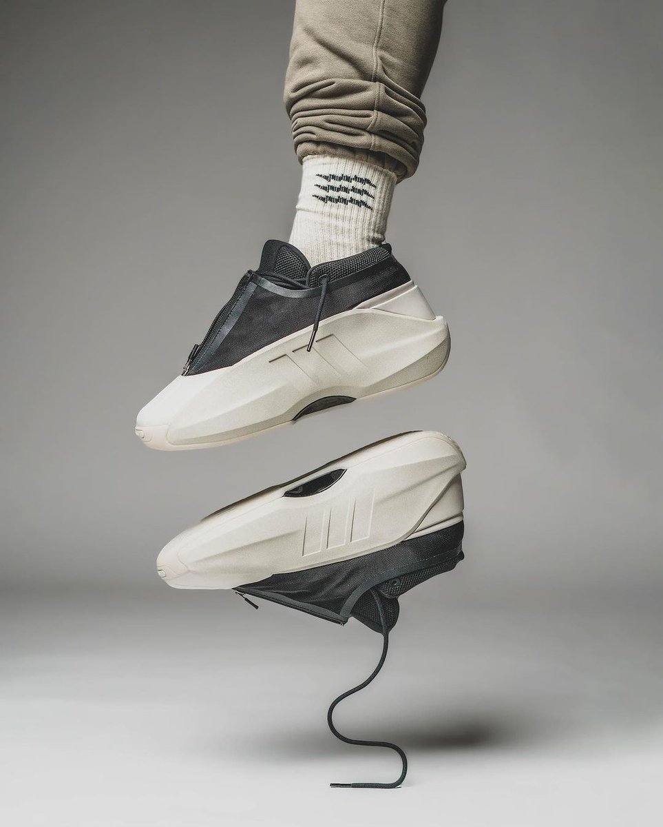SneakerNews's tweet photo. Best new adidas shoe of 2023? 🤔 https://t.co/LZUpBBlgdM