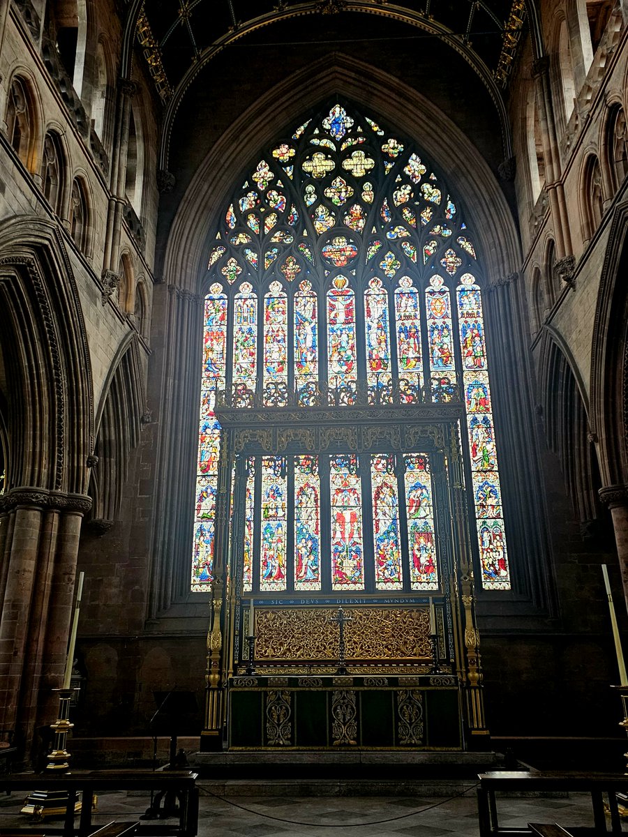 Beautiful #Carlisle cathedral for #WindowsWednesday

#Cumbria #wednesdaywindows