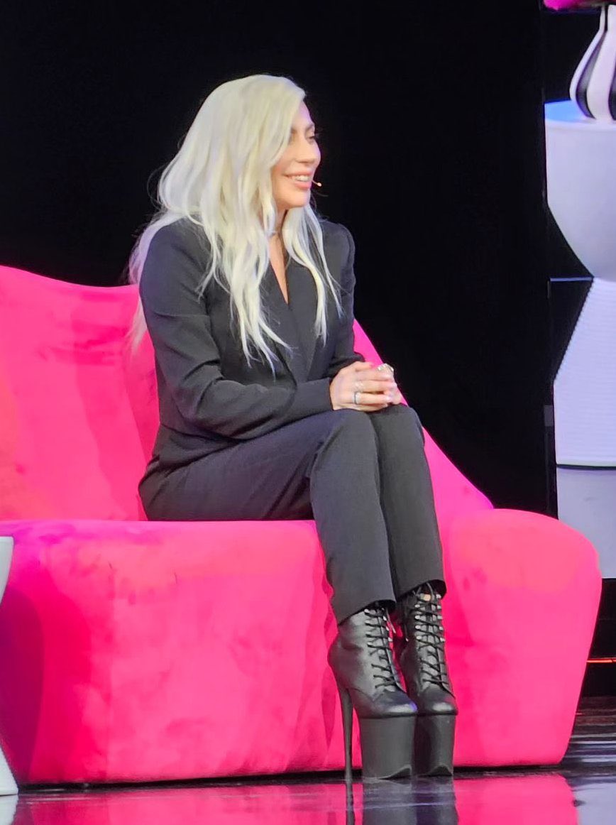 PopBase's tweet photo. Lady Gaga stuns in Las Vegas. https://t.co/PBs8oB3QKa