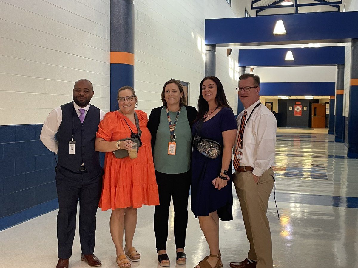 LaceyKaye24's tweet photo. Welcome Back Blackman Middle!! https://t.co/c7jlwMWQct