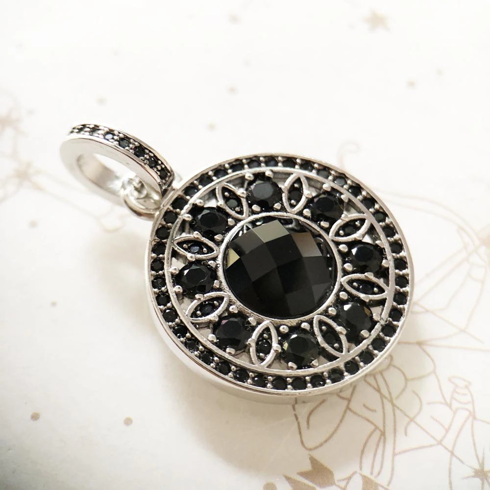 Saplayashop's tweet photo. Pingente Mandala Black - Prata 925
https://t.co/jwr0BTLynQ
#saplaya #pingente #colar #corrente https://t.co/bzg0EUtdKc