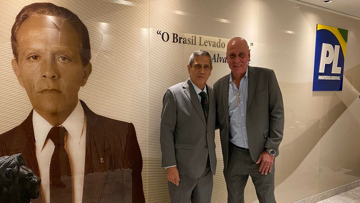 niltoncaldeira's tweet photo. "O Brasil levado a sério", palavras do meu amigo e fundador do @plnacional_ , Álvaro Valle. 

Aproveitei minha ida à Brasília para passar na sede do nosso Partido Liberal e ainda tive o prazer de encontrar @BragaNetto_gen. https://t.co/luAo2i1162
