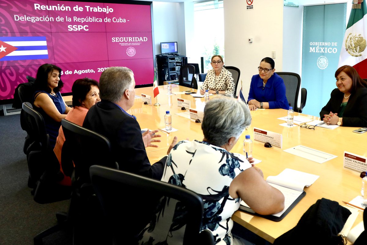 rosaicela_'s tweet photo. Un gusto reunirnos con la Dra. Sandra Huenchuan, de #CELADE @cepal_onu, así como con los representantes del gobierno cubano @AdmiValhuerdi, @MariaMolinaGut, de @MTSS_CUBA; y @alberto79881623, de @MINSAPCuba, para trabajar juntos en beneficio de nuestras naciones. 🇲🇽🇨🇺 https://t.co/I385XhYOox