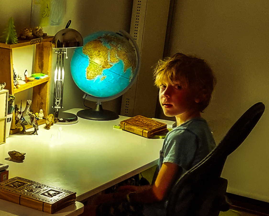 My 7-year old son coming up with one of the least important, yet still perfectly valid consequences of the infamous Russian invasion of Ukraine: "Daddy, if Russia wins the war, my globe will be wrong!" vacilando.org/article/globe-… #StandWithUkraine