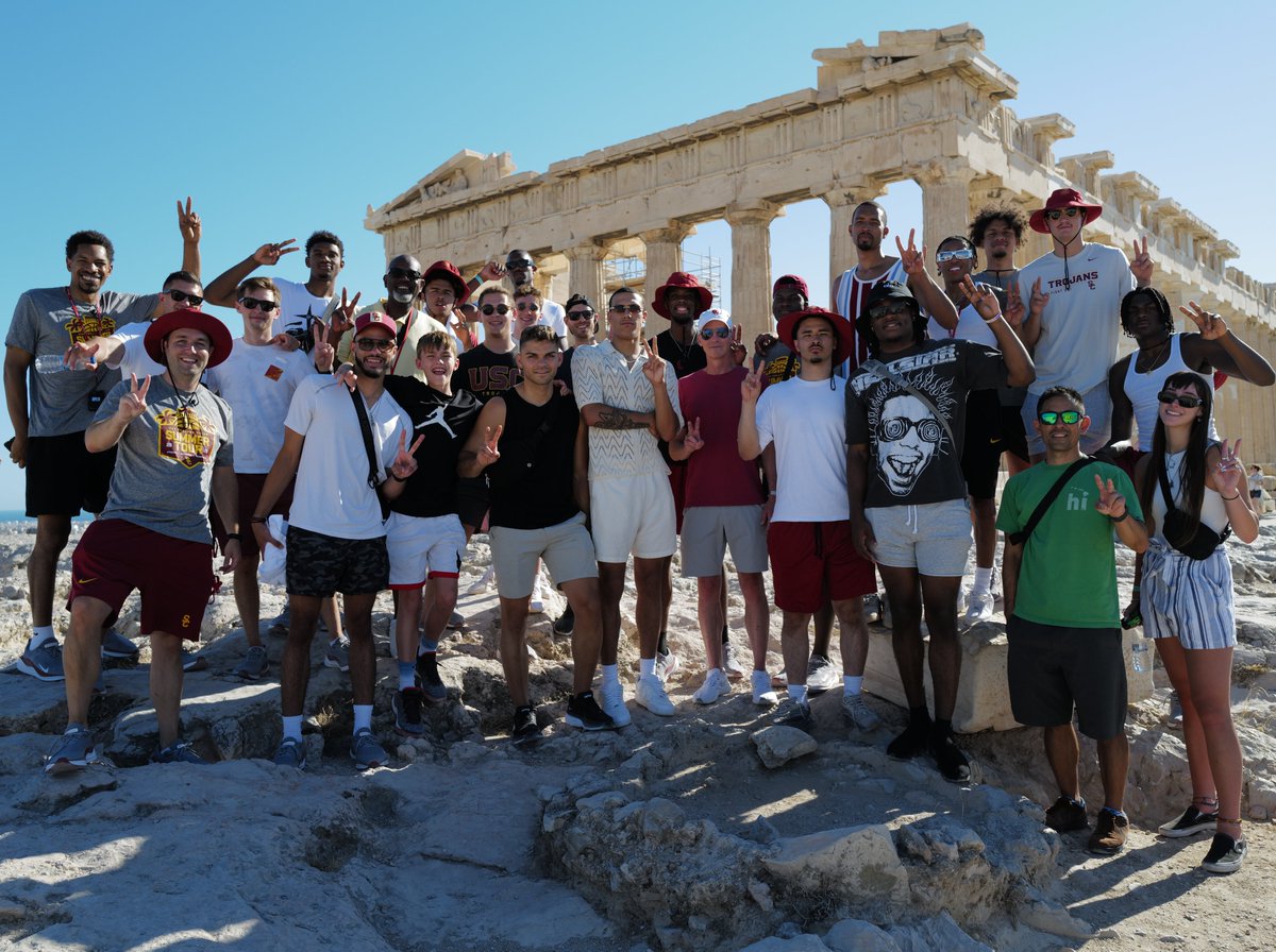 .@USC_Hoops got some sightseeing in before the first game of their summer tour! 🏛️📍 Catch your first glimpse of the Trojans tomorrow at 9 am PT on @NBATV and the @NBA app: app.link.nba.com/USC-NBATV