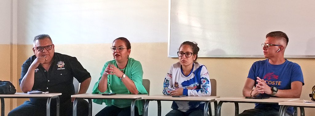 LaBBunke's tweet photo. El equipo político Municipal Libertador se despliega a la Parroquia Mariano Picón Salas dónde se lleva a cabo el "Conversatorio Sobre 1x10 Modelo Mundial de Conexión con el Pueblo"

@NicolasMaduro
@dcabellor
@JEHYSONGUZMAN
@Jesusaraque21
@PartidoPSUV

#VozDeVenezuelaEnBrasil https://t.co/48EWtIeCTD